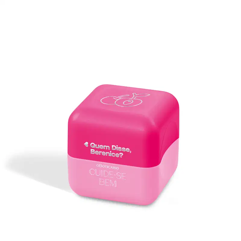 Balm hidratante labial Vinho Cuide-se Bem Cereja Livre Quem Disse, Berenice? em embalagem quadrada em tons de rosa e letras brancas.