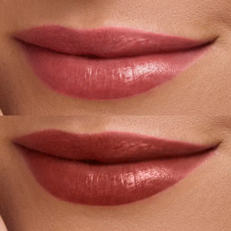 Imagem de lábios com aplicação de batom vermelho, provavelmente em um ambiente de maquiagem ou salão de beleza. A textura e o acabamento do batom sugerem um produto de alta qualidade e durabilidade.