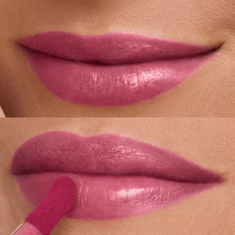 A imagem mostra um close-up de lábios com um batom rosa vibrante, provavelmente de uma marca de cosméticos. O foco está na aplicação do produto, destacando a textura e o acabamento do batom.