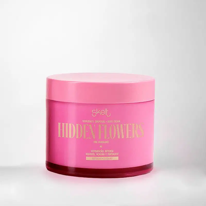 Creme corporal Skelt Hidden Flowers em embalagem rosa com detalhes em dourado, contendo informações sobre a fragrância e propriedades hidratantes do produto.
