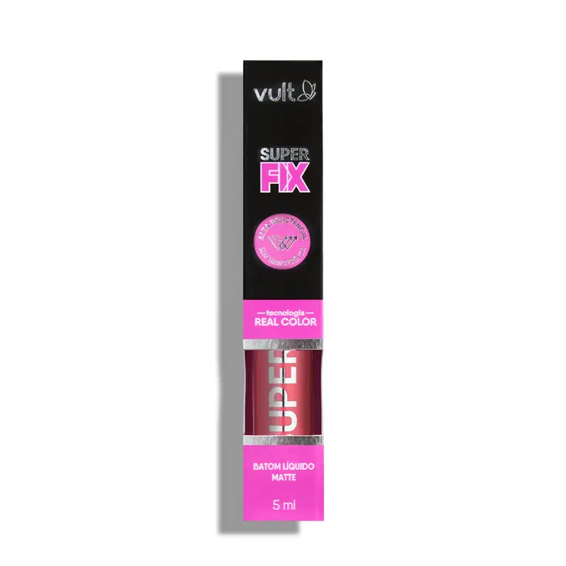 O produto apresentado é um batom líquido matte da marca Vult, da linha Super Fix. O produto está dentro da caixa, que é preta com detalhes em rosa, exibindo o logotipo da marca e o nome do produto.