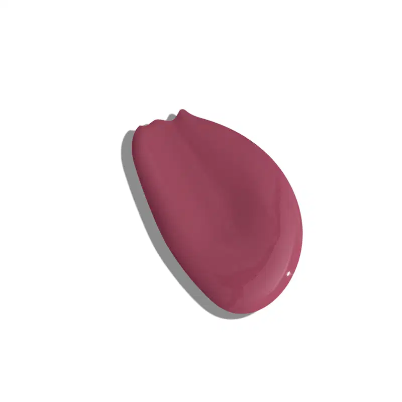 A imagem apresentada é a textura de um batom rosa queimado da marca Vult, num aspecto líquido e formato irregular. O batom em si não é visível.