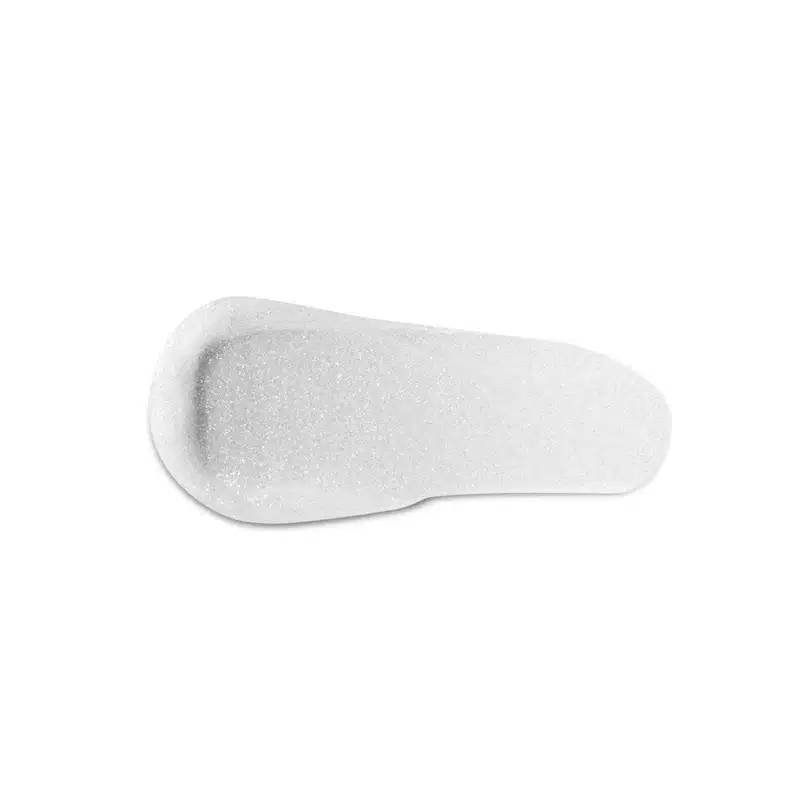 Textura suave e uniforme, com aparência aveludada e brilho sutil. Produto de beleza com consistência leve e delicada.