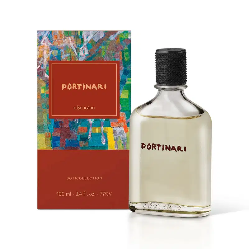 Caixa metade vermelha e metade colorida com rótulo vermelho e letras brancas ao lado de um frasco transparente com líquido bege, tampa preta e letras marrons contendo 100ml de desodorante colônia Boticollection Portinari.