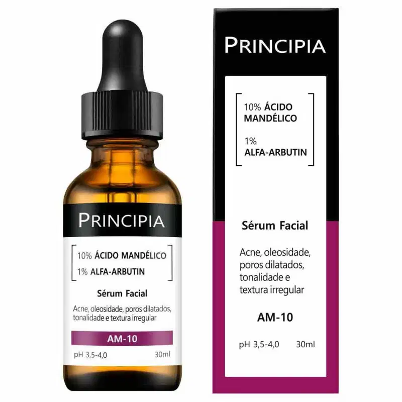 Frasco de vidro âmbar com conta-gotas preto contendo sérum facial da marca Principia, com rótulo indicando 10% de ácido mandélico e 1% de alfa-arbutina, para tratamento de acne, oleosidade e poros dilatados.