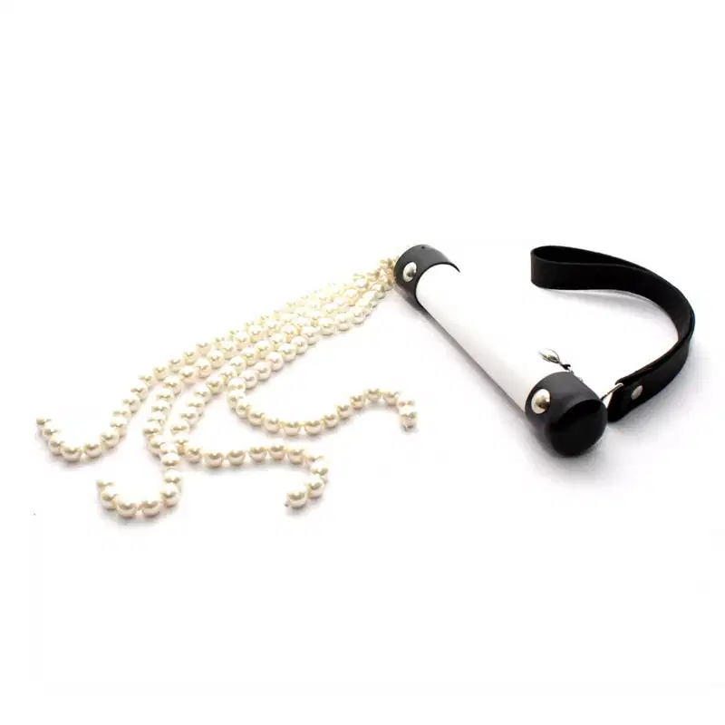 Chicote Luxo com Tiras de Pérolas - Branco | Brasil Fetiche
