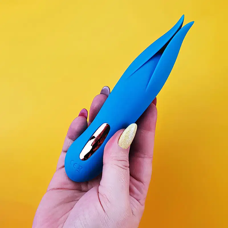 Vibrador com Ponta Bifurcada - Azul | Hidden Sweetie