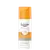 Frasco de protetor solar Eucerin Oil Control Tinted com FPS 70, embalagem laranja e branca, rótulo com informações sobre o produto e sua tecnologia avançada.