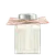 Frasco de perfume Chloé com tampa prateada e laço de tecido bege e vermelho. Embalagem de vidro com linhas verticais e logotipo da marca em destaque.