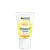 Frasco branco de protetor solar facial Garnier SkinActive com fator de proteção solar 30, contendo vitamina C, com acabamento uniforme e mate, conforme indicado no rótulo.
